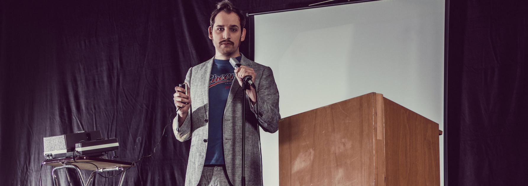6 comedyshows om thuis te bekijken
