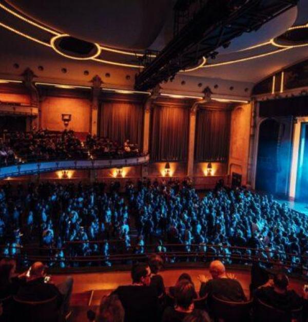 Een gevulde concertzaal 