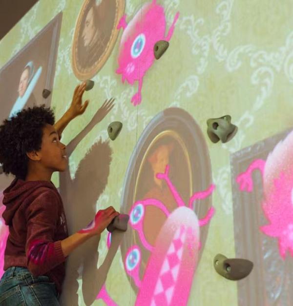 Spelend kind in Technopolis